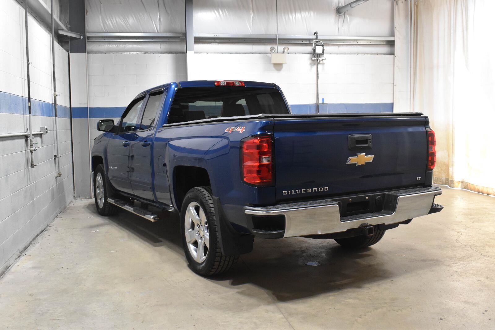 Used 2015 Chevrolet Silverado 1500 LT w/ LT Convenience Package AWD/4WD image 21