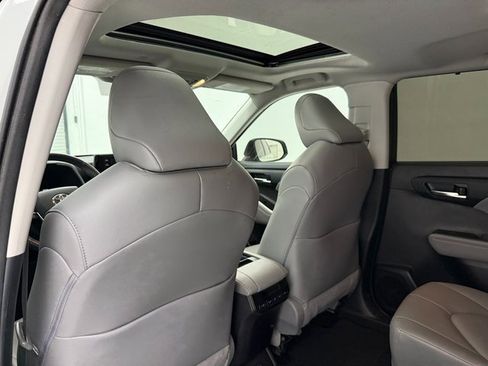 Used 2022 Toyota Highlander XLE image 30