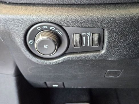 New 2025 Chrysler Pacifica Select w/ Fav Edition Package FWD image 22