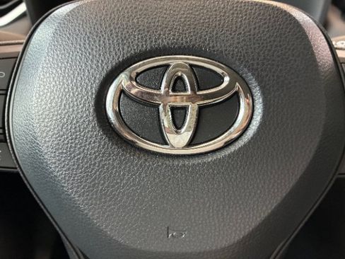 Used 2025 Toyota RAV4 XLE w/ Convenience Package FWD image 19