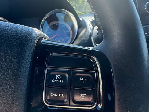 Used 2015 Dodge Grand Caravan SXT FWD image 21