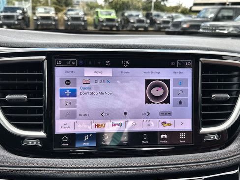 New 2026 Chrysler Pacifica Pinnacle image 18