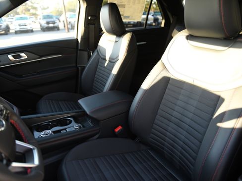 New 2026 Ford Explorer ST-Line w/ ST-Line Street Pack image 16