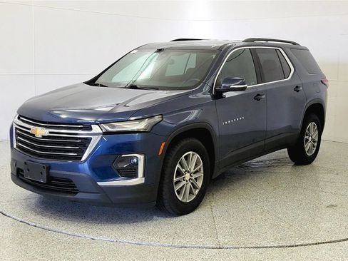 Used 2023 Chevrolet Traverse LT FWD image 3