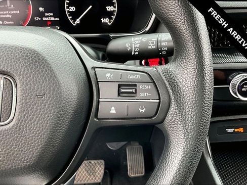 Used 2025 Honda CR-V LX image 12