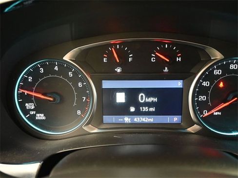 Used 2023 Chevrolet Traverse LT w/ LT Premium Package image 9