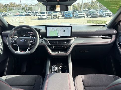 Used 2025 Ford Explorer ST image 8