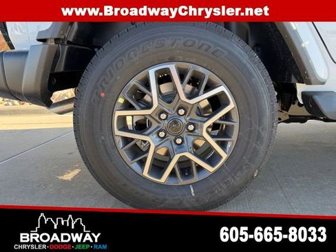New 2026 Jeep Wrangler Unlimited Sahara AWD/4WD image 9