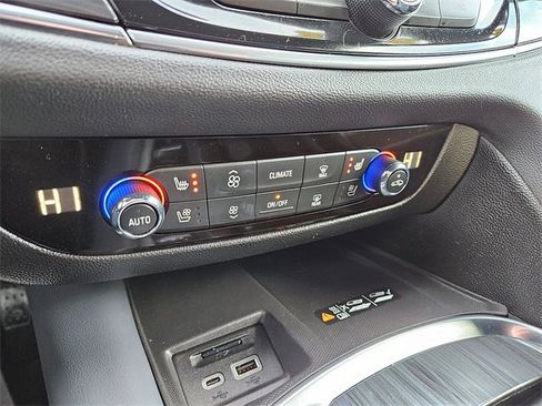 Used 2024 Buick Enclave Premium image 27