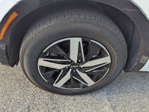 Used 2022 Kia Sorento S w/ Panoramic Sunroof Package image 5