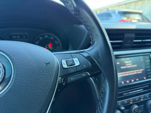 Used 2020 Volkswagen Passat 2.0T SE w/ Sunroof Package FWD image 17