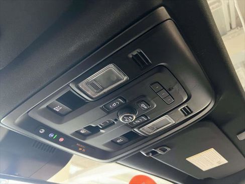 Used 2024 Chevrolet Suburban High Country image 32