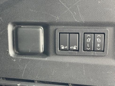 Used 2021 Chevrolet Tahoe Z71 w/ Z71 Signature Package image 26