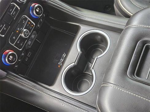 Used 2022 GMC Yukon SLT w/ SLT Premium Package image 20