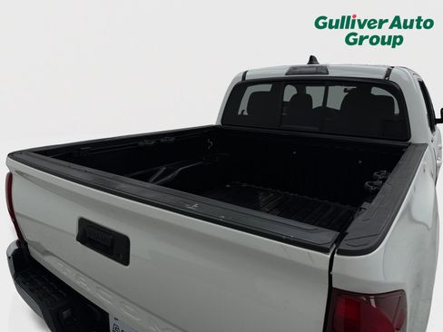 Used 2022 Toyota Tacoma SR5 RWD image 17