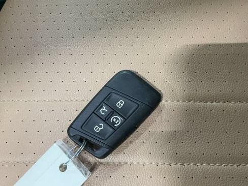 Used 2024 Volkswagen Tiguan SE AWD/4WD image 29