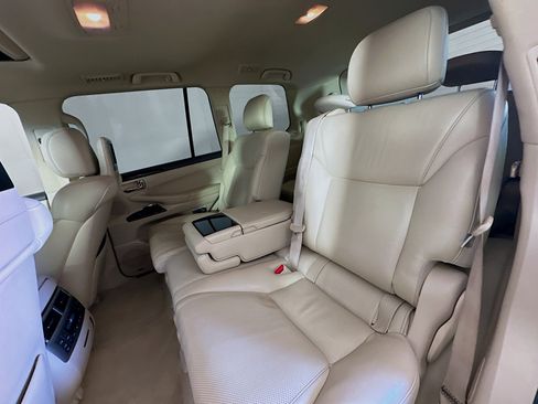 Used 2013 Lexus LX 570 4WD image 29