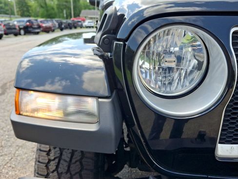 Used 2023 Jeep Wrangler Unlimited Sahara w/ Cold Weather Group AWD/4WD image 28