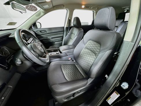 Used 2024 Nissan Pathfinder SV AWD/4WD image 13