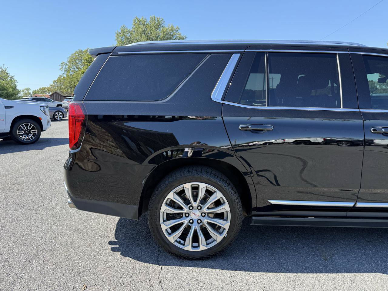 Used 2021 GMC Yukon Denali w/ Denali Ultimate Package AWD/4WD image 46