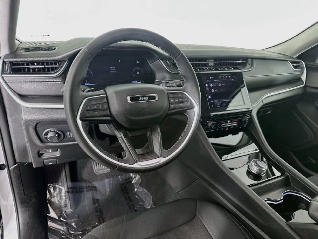 Used 2023 Jeep Grand Cherokee Laredo X AWD/4WD image 11