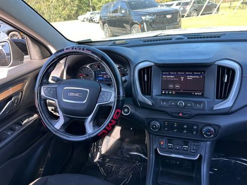 Used 2020 GMC Terrain SLE w/ Elevation Edition image 15