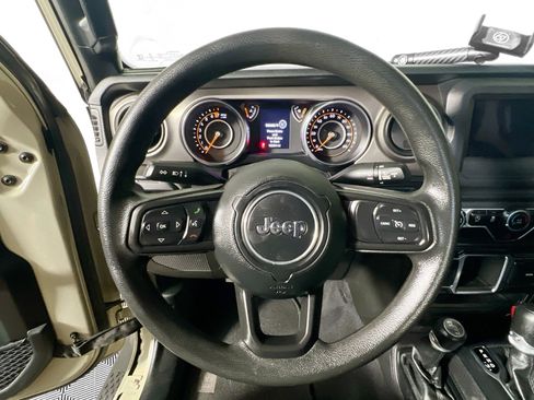Used 2020 Jeep Gladiator Sport AWD/4WD image 17
