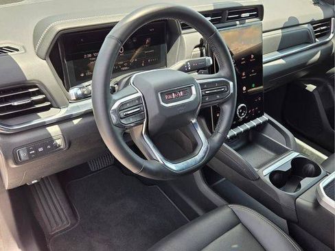 Certified 2025 GMC Terrain Elevation w/ Elevation Premium Package FWD image 11