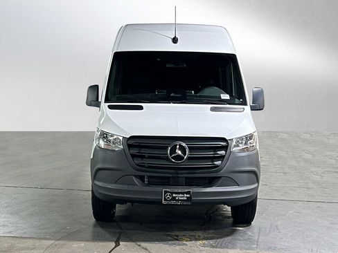Used 2025 Mercedes-Benz Sprinter 2500 image 8