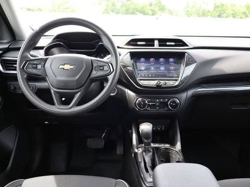 Used 2022 Chevrolet TrailBlazer LT w/ Convenience Package AWD/4WD image 5