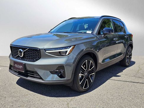 Certified 2024 Volvo XC40 B5 Ultimate w/ Protection Package Premier AWD/4WD image 7