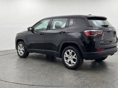 Used 2025 Jeep Compass Latitude image 6