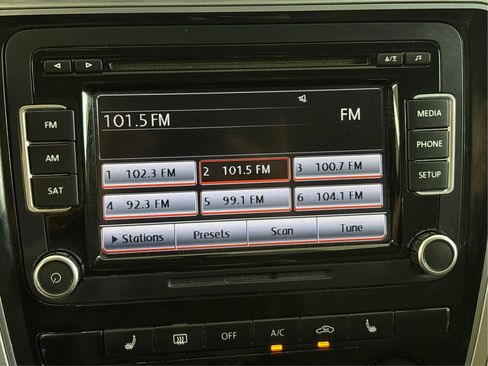 Used 2013 Volkswagen Passat TDI SE FWD image 39