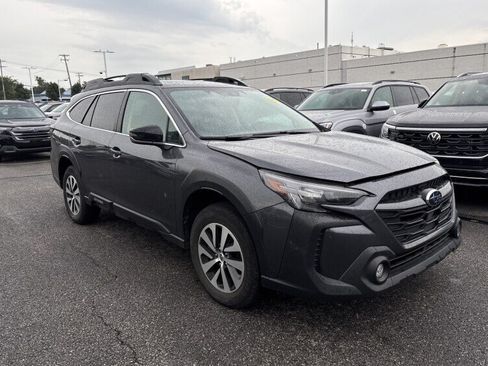 Used 2024 Subaru Outback Premium AWD/4WD image 3
