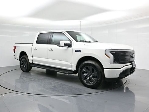 New 2025 Ford F150 Lightning Lariat w/ Max Trailer Tow Package image 27