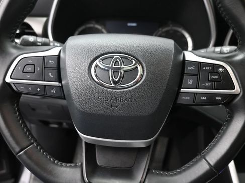 Used 2023 Toyota Highlander XLE AWD/4WD image 20