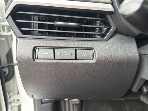 Used 2025 Nissan Altima 2.5 SV FWD image 19
