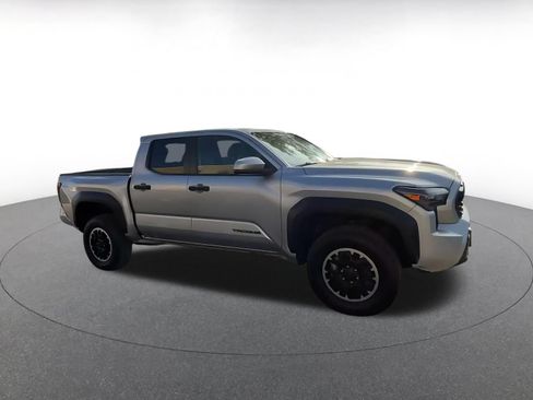 Used 2025 Toyota Tacoma SR AWD/4WD image 2