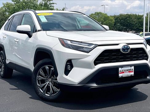 Used 2022 Toyota RAV4 XLE Premium AWD/4WD image 2