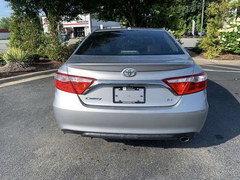 Used 2015 Toyota Camry SE w/ Moonroof Package FWD image 7