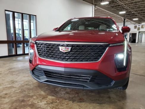 Used 2024 Cadillac XT4 Luxury w/ Cold Weather Package AWD/4WD image 9