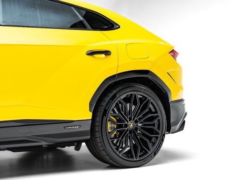 Used 2025 Lamborghini Urus SE AWD/4WD image 17
