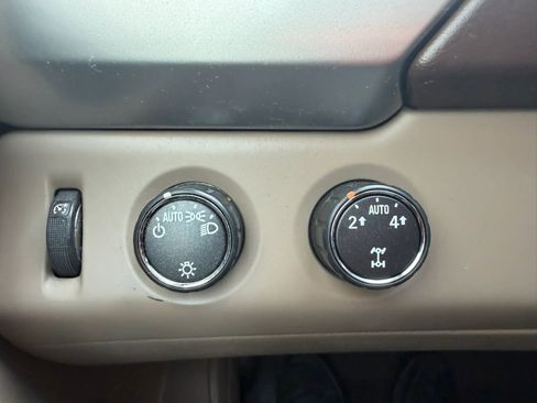 Used 2015 Chevrolet Suburban LT AWD/4WD image 17