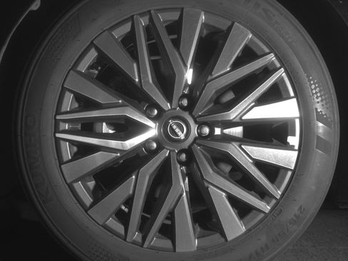 Used 2025 Nissan Altima 2.5 SV FWD image 12
