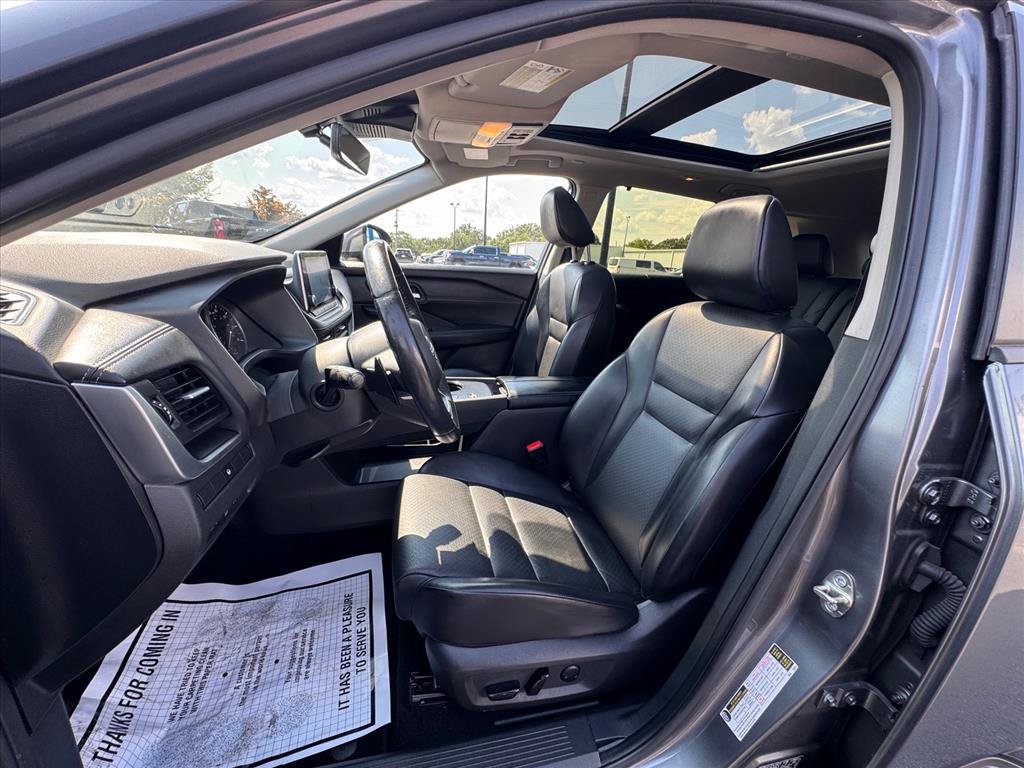Used 2024 Nissan Rogue SV w/ SV Premium Package FWD image 17
