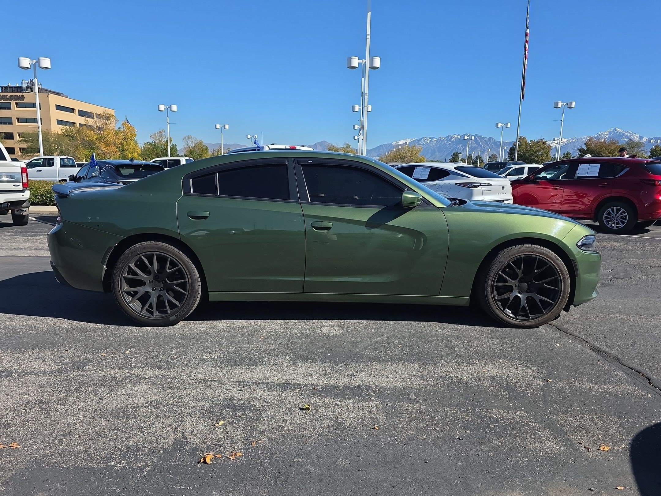 Used 2020 Dodge Charger SXT RWD image 2