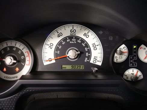 Used 2014 Toyota FJ Cruiser 4WD w/ Upgrade Package image 4