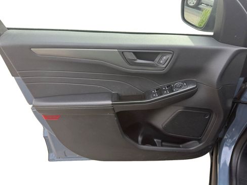 Used 2025 Ford Escape Active AWD/4WD image 9