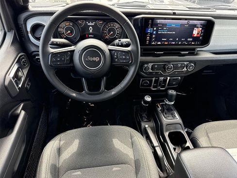 Used 2025 Jeep Wrangler Unlimited Sport AWD/4WD image 18