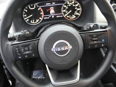 Used 2023 Nissan Rogue SV image 13